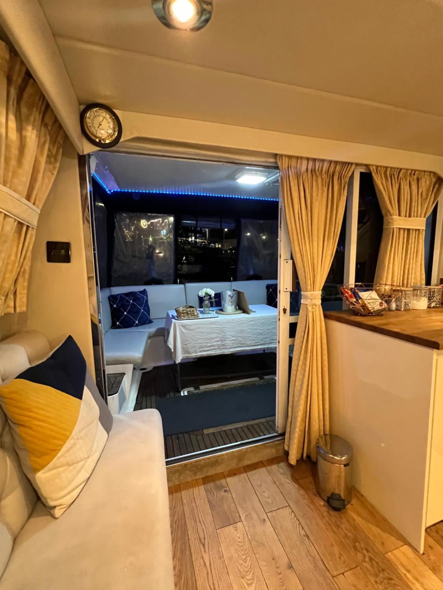 Luxury 40 Foot Yacht On 5 Star Ocean Village Marina Southampton - Minutes Away From City Centre And Cruise Terminals - Free Parking Included 外观 照片