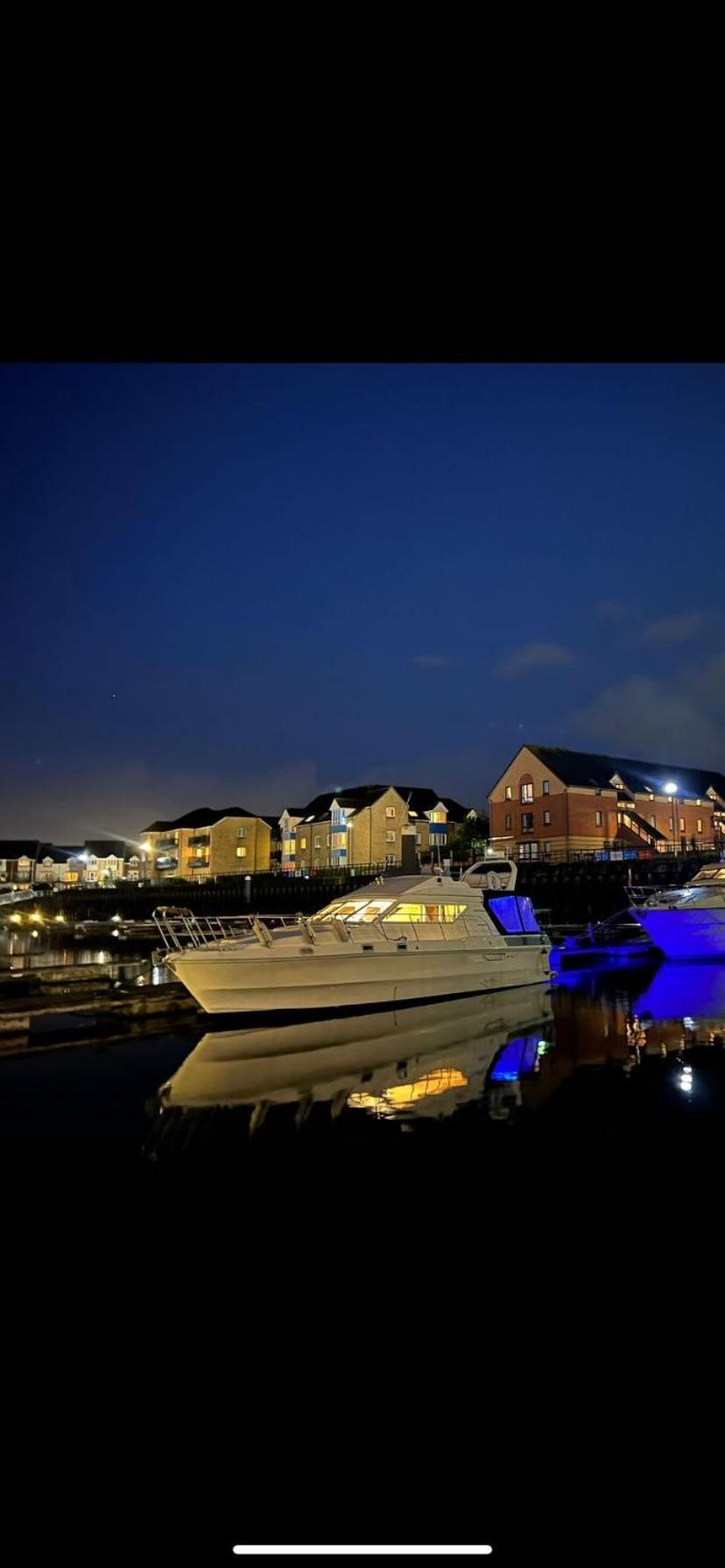 Luxury 40 Foot Yacht On 5 Star Ocean Village Marina Southampton - Minutes Away From City Centre And Cruise Terminals - Free Parking Included 外观 照片