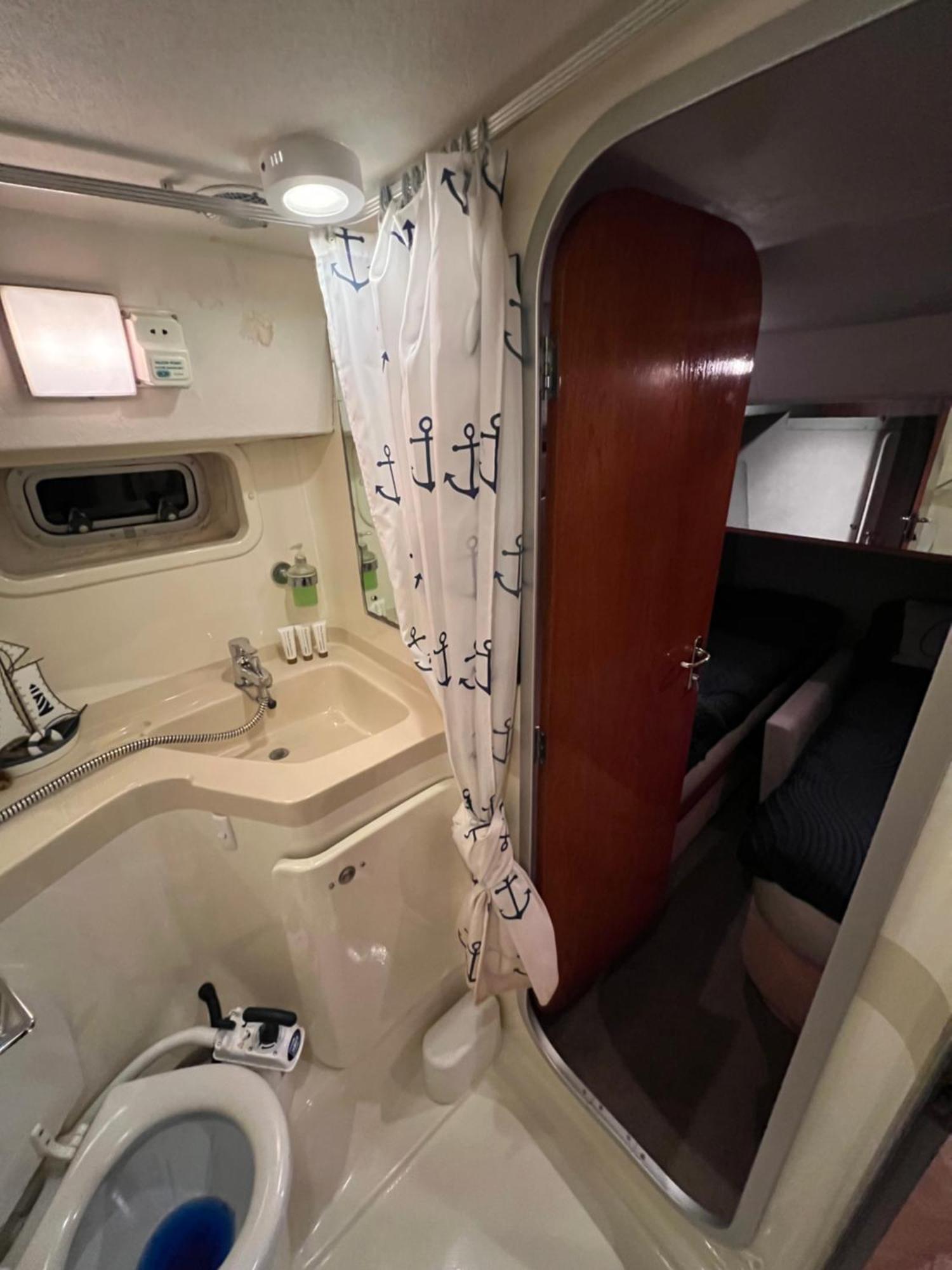 Luxury 40 Foot Yacht On 5 Star Ocean Village Marina Southampton - Minutes Away From City Centre And Cruise Terminals - Free Parking Included 外观 照片