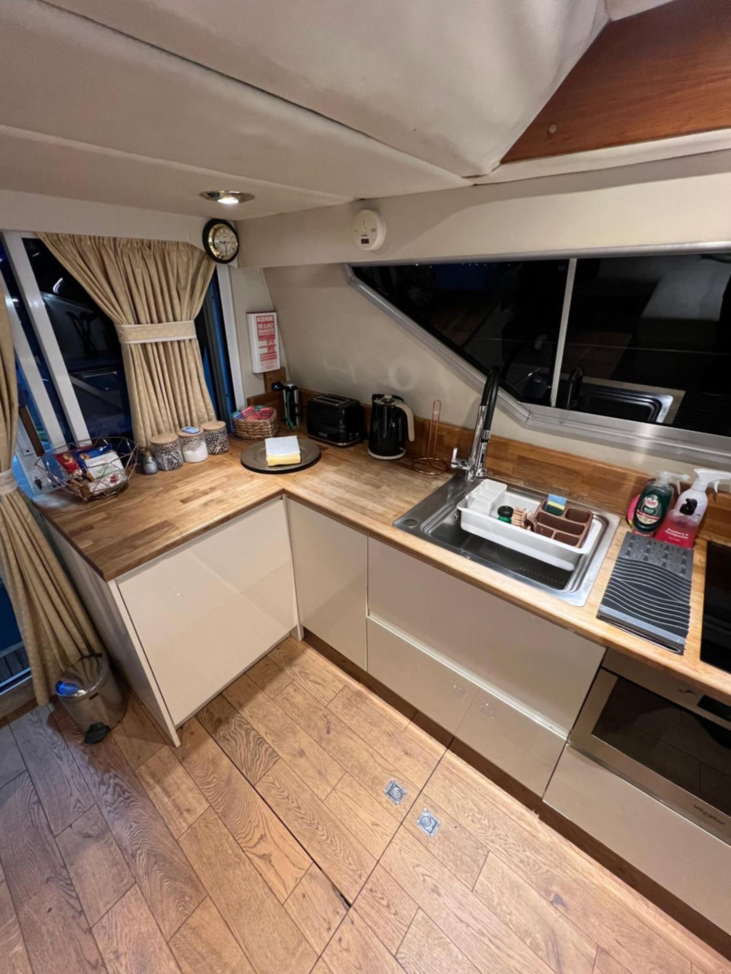 Luxury 40 Foot Yacht On 5 Star Ocean Village Marina Southampton - Minutes Away From City Centre And Cruise Terminals - Free Parking Included 外观 照片